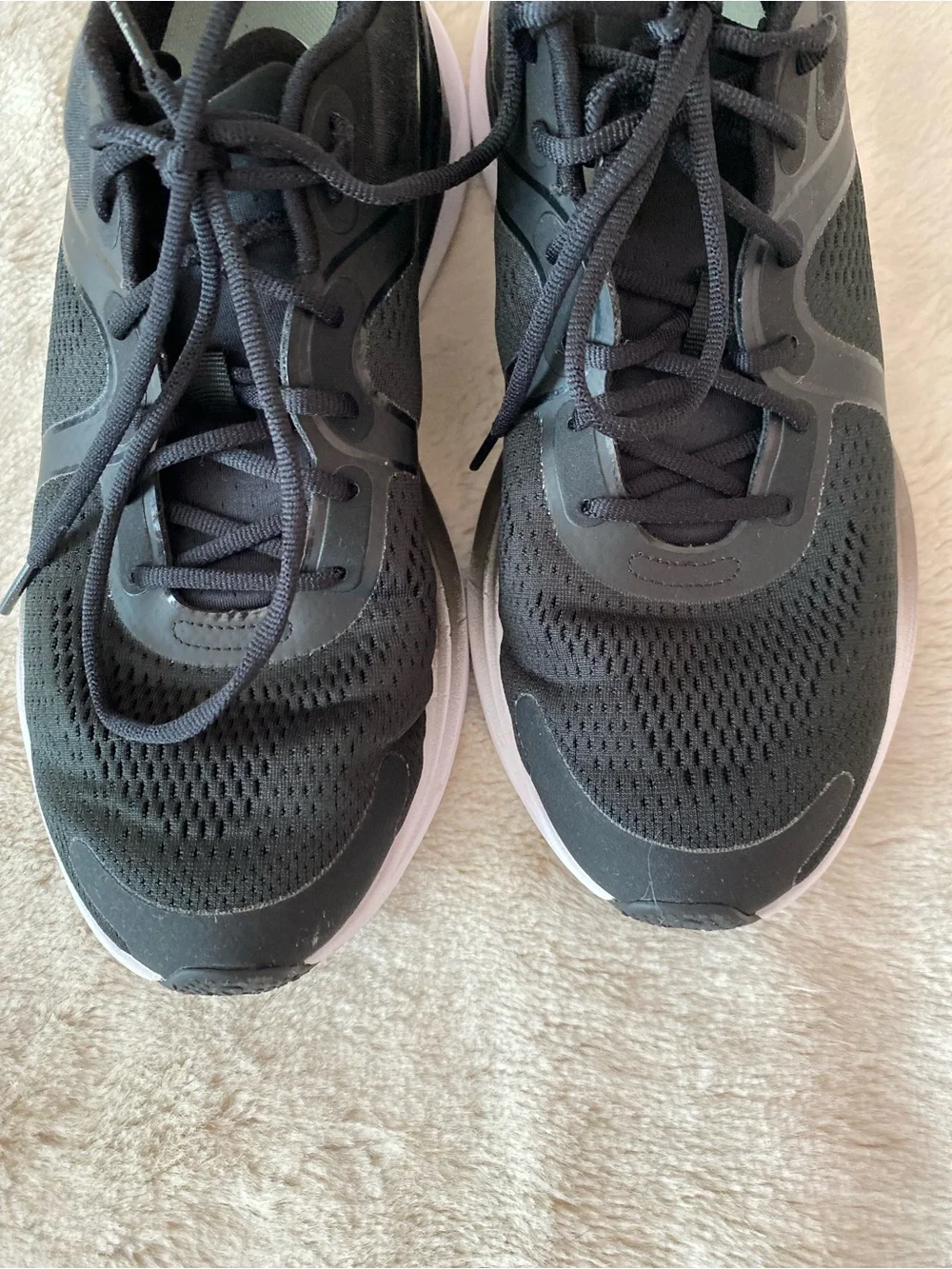 Lululemon Athletica women’s Blissfeel black running sneakers